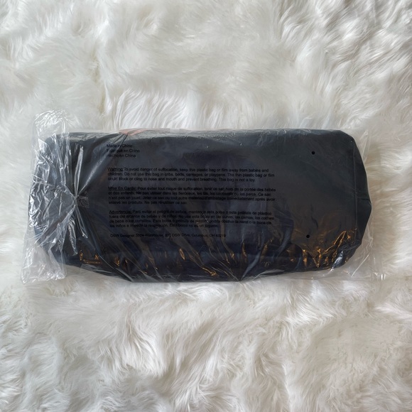 NWT - DSW Weekender - Picture 16 of 16